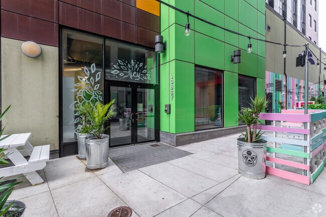 The Hub on Chestnut Street