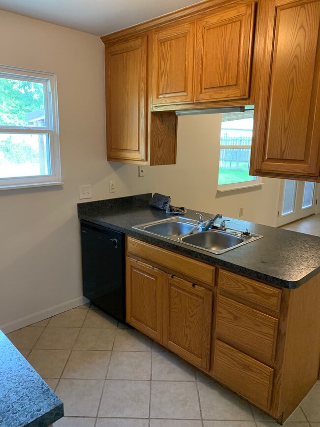 Building Photo - 403 S Delaware St