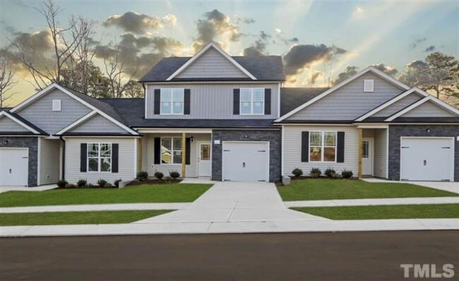 Photo - 3 Bedroom Triplex in Smithfield!