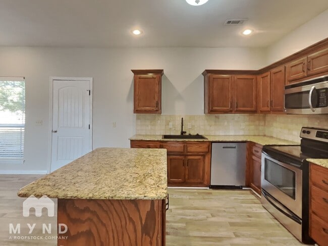 Photo - 805 Sand St
