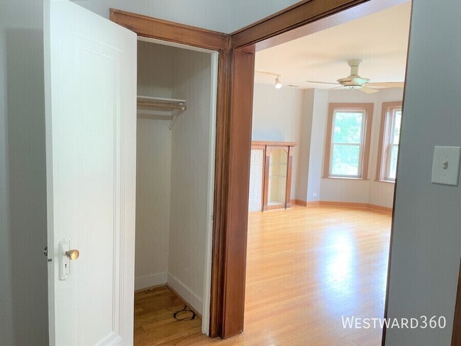 3722 W Wilson Ave Unit 2E