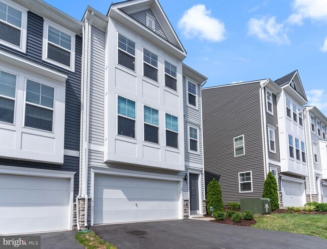 18277 Summit Pointe Dr