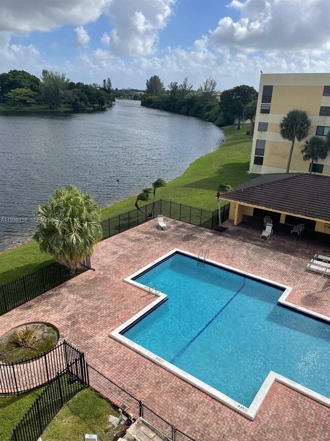 Building Photo - 6575 W Oakland Park Blvd Unit 511