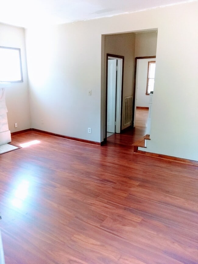 Photo - 1006 McMahan Ave