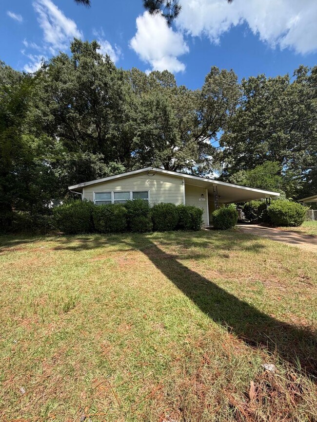 Photo - 3871 Sherwood Dr