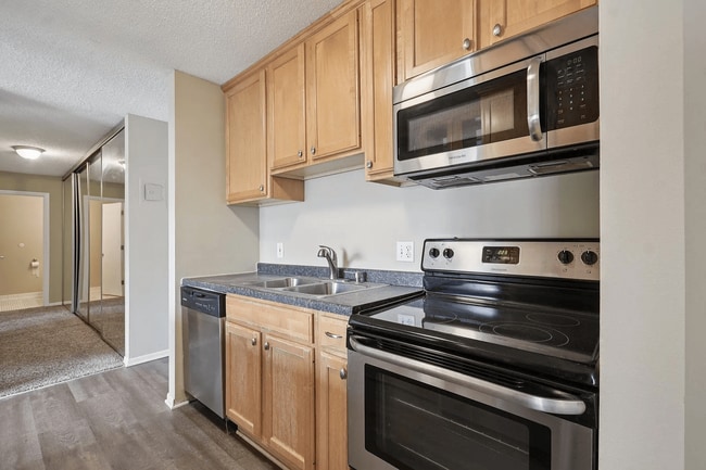 Building Photo - 4110 Rahn Rd Unit 124