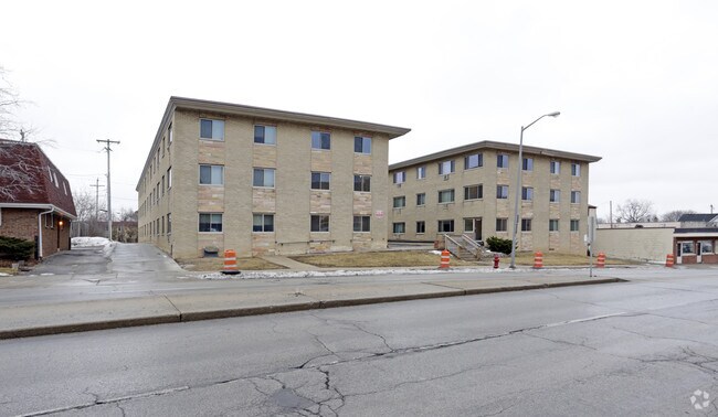 1422 S. 92nd Apartments - 1422 S. 92nd Apartments