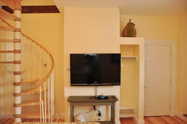 Photo - 161 Pearl St Unit 1