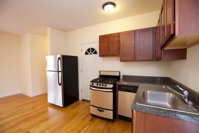 Photo - 814 W Cornelia Ave Unit J07P