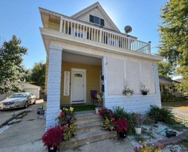 Building Photo - 1100 E Corrington Ave Unit 1100 E Corrington Ave  2-1