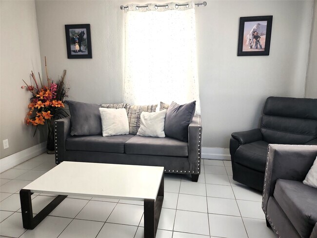 2605 Avenue Q