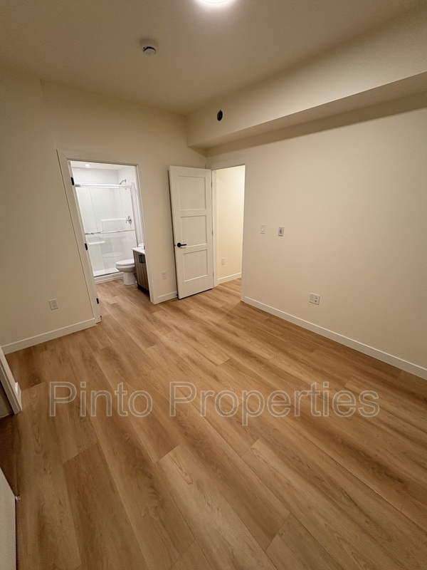 Photo - 8615-8108 108 St NW