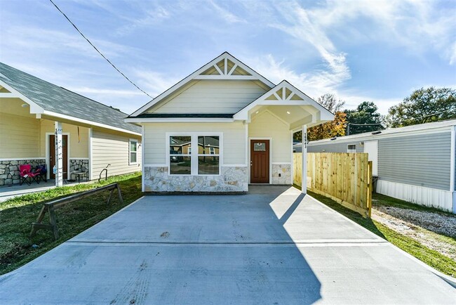 Building Photo - 16943 W Juneau St Rental