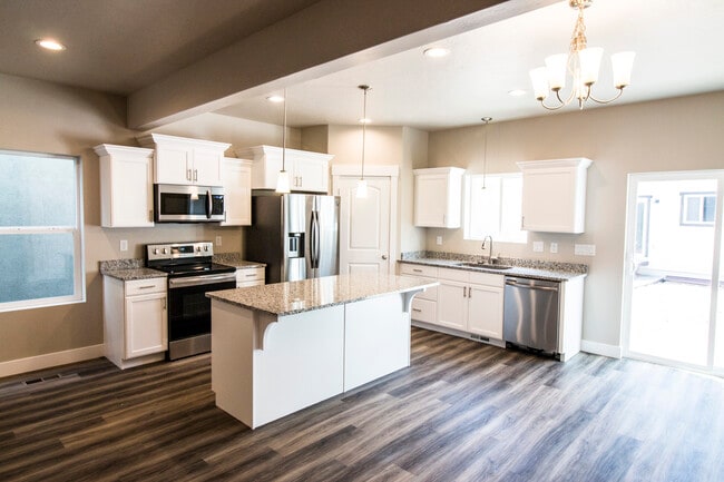 Building Photo - 8675 N Shadow Creek Aly Rental