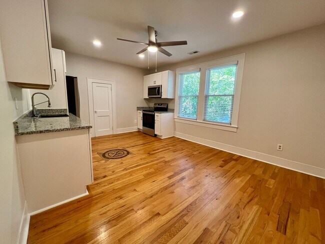 Photo - 35 Perry Ave Unit B