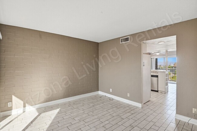 Photo - DOWNTOWN LAKEVIEW CONDO