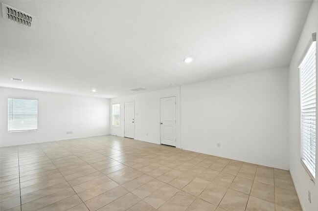 Photo - 208 Rubylace Dr