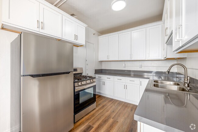 1BR, 1BA - 975SF - Kitchen - Linda Vista Apartments