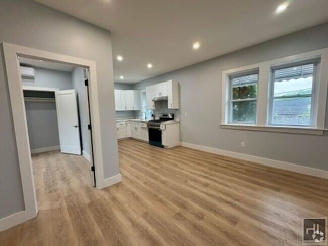 Building Photo - Monroe St, Yonkers Unit 1 Rental