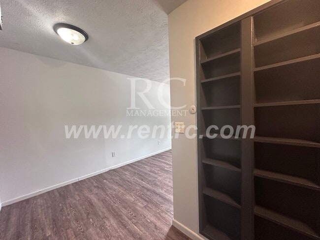 Photo - 1227-4 Clarence-