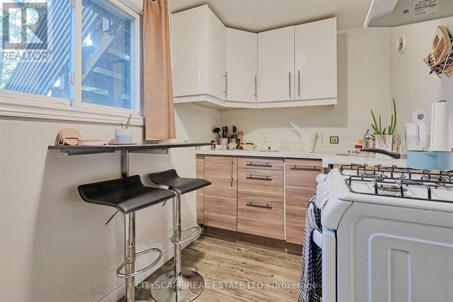 Photo - 193 Coxwell Ave