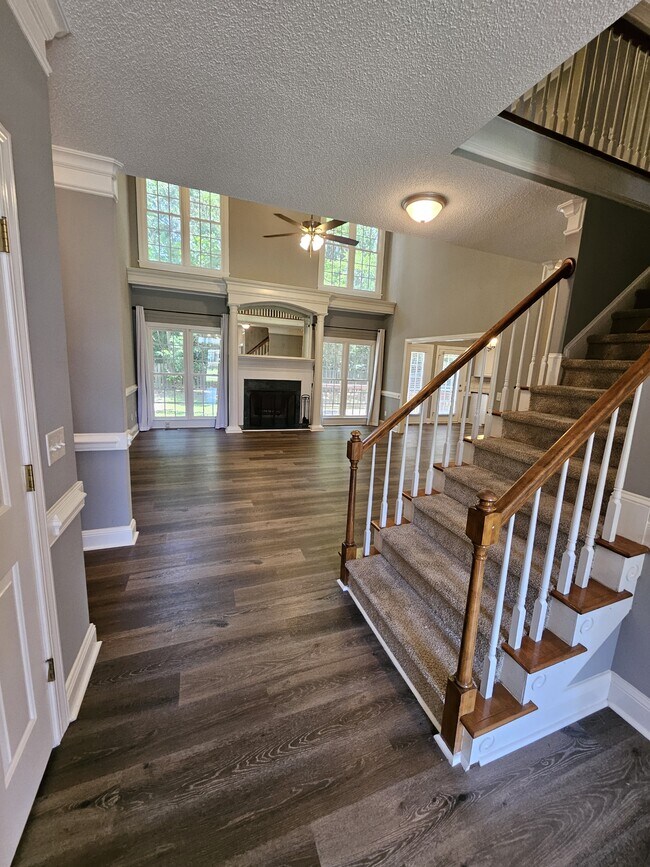 Photo - 214 N Marion Dr