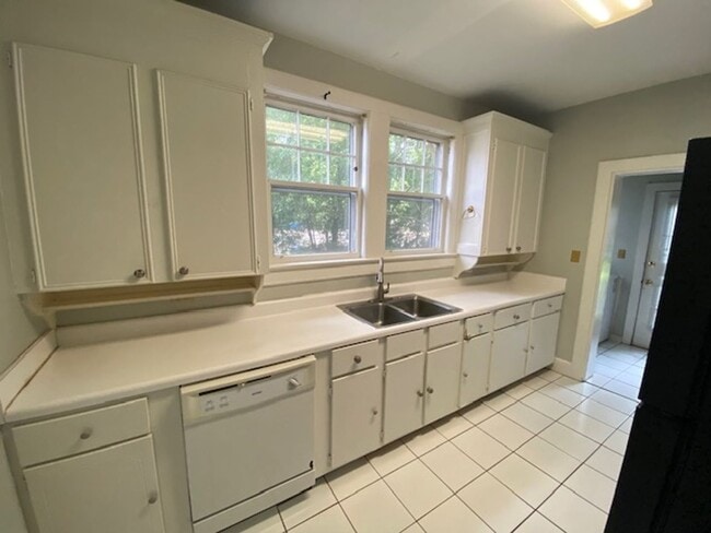 Photo - 3 bedroom 2 bath Heathwood/ Melrose Heights Area