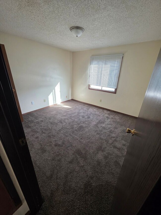 1704 W Pasewalk Ave Unit 8