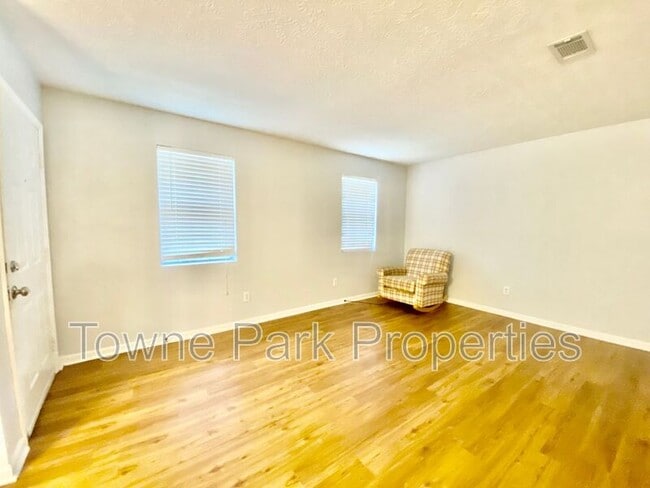 Photo - 3309 McDonald St Unit B