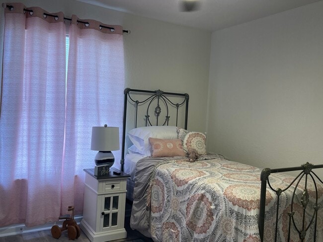 Photo - 1617 E Los Ebanos Blvd