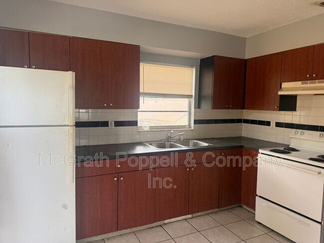 Photo - 3826 Lakeshore Dr Unit Apt B