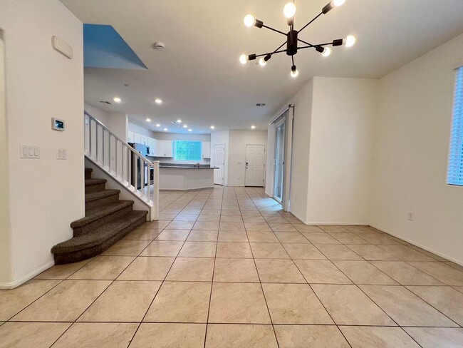 1347 Graphite Ave