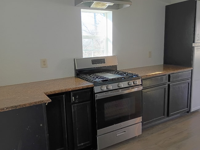 Photo - 2152 Moore Ave