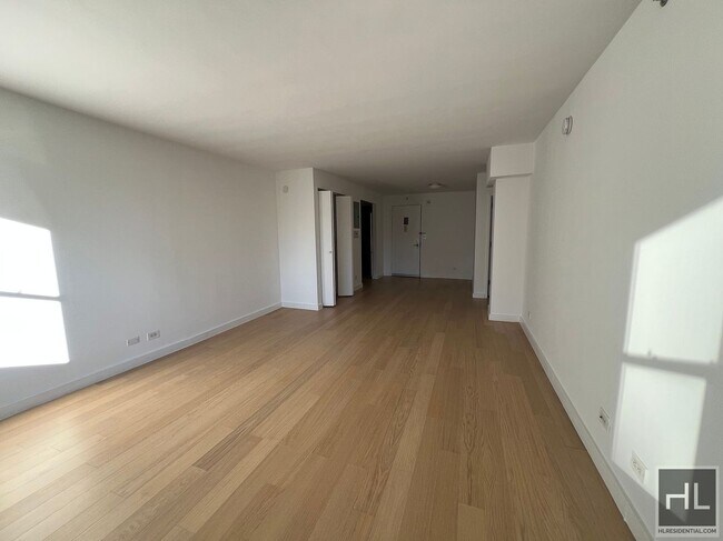 Photo - East 39th Street Unidad 10B