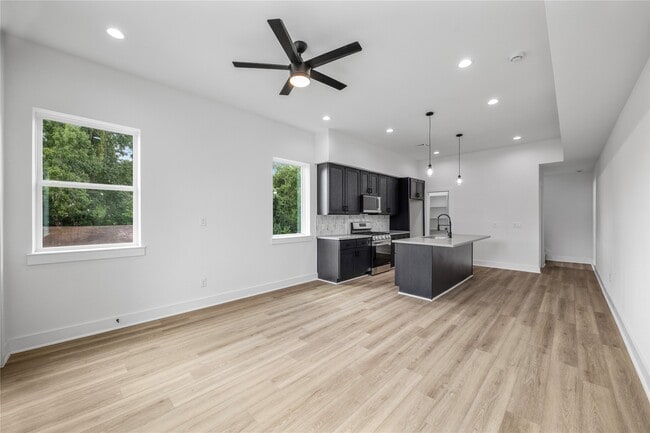 Building Photo - 7901 Cora St