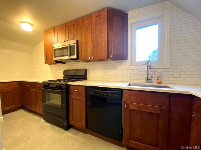 Photo - 31 Fairview Ave Unit 3