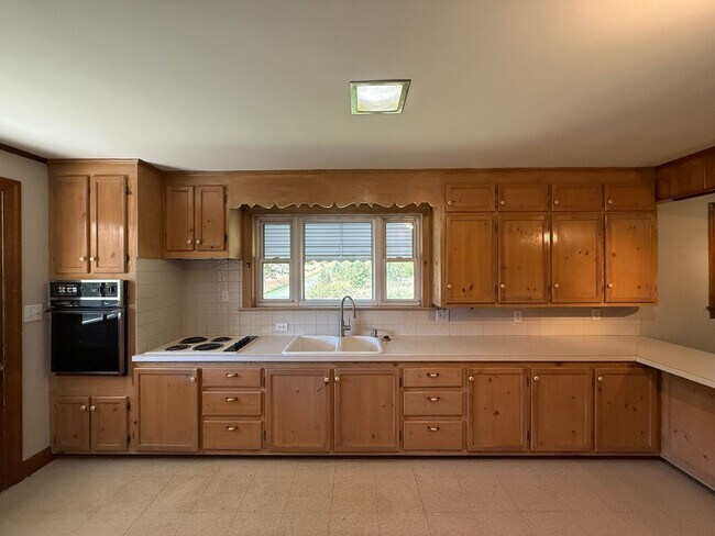 Photo - 3241 Harper Rd