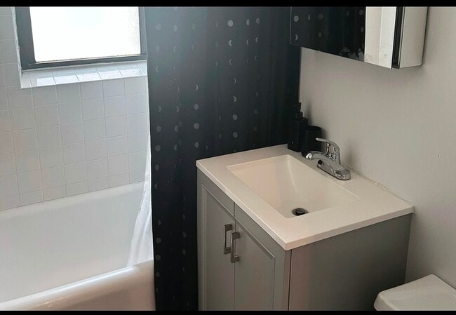 Photo - 1913 W Larchmont Ave Unit 3B