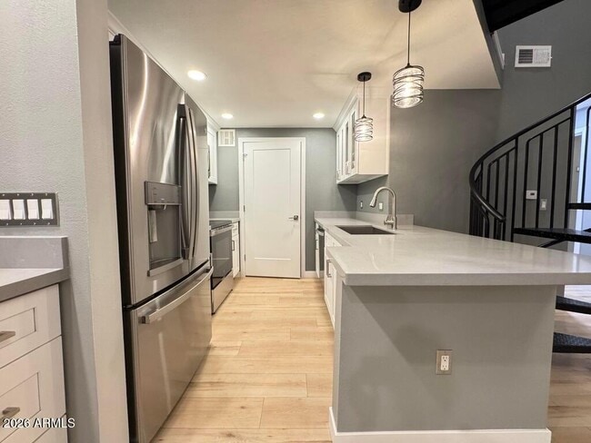 Photo - 1701 E Colter St Unidad 431