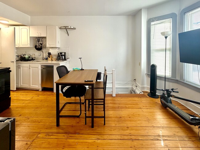 Building Photo - 32 Fairmont Ave Unit 1F