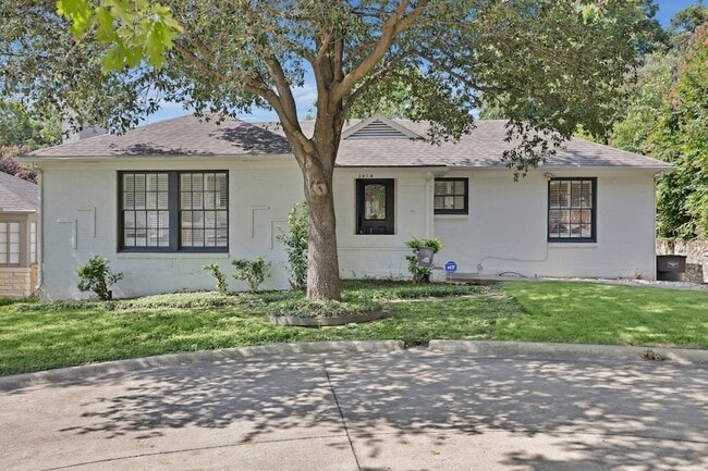 Photo - 3414 Westcliff Rd S