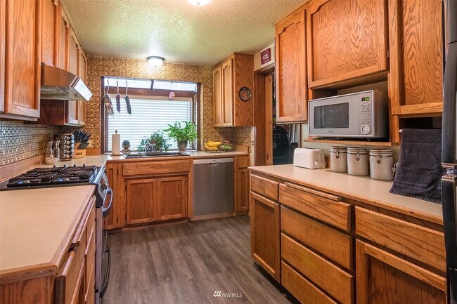 Photo - 131 S 202nd St