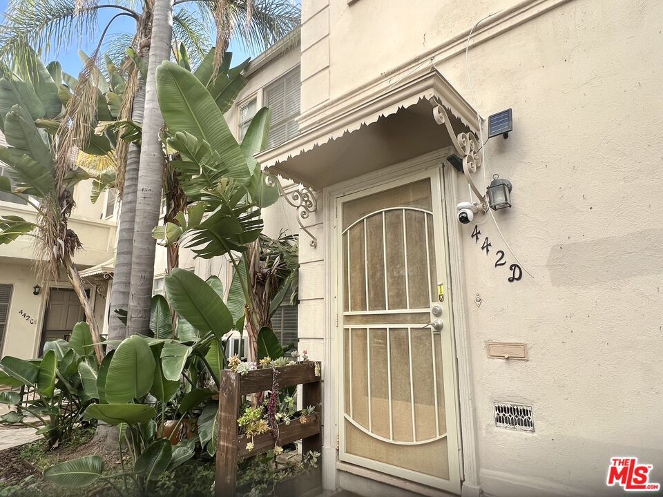 Photo - 442 N Palm Dr