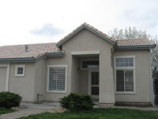 Building Photo - Beautifully Updated 3 Bedroom, 2 Bath Single-Story Home