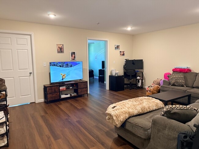 Building Photo - 216 Saint Paul St SW Unit A