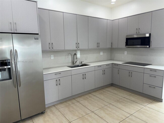 Photo - 465 E 58th St Unit 2