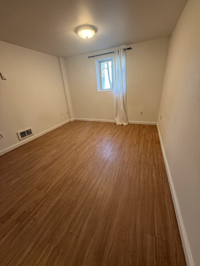 Building Photo - 7315 151st Ave NE Unit 1 Room