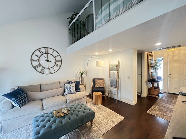 Building Photo - Pismo Beach Condo Features Ocean Views, minutes from the coast.
