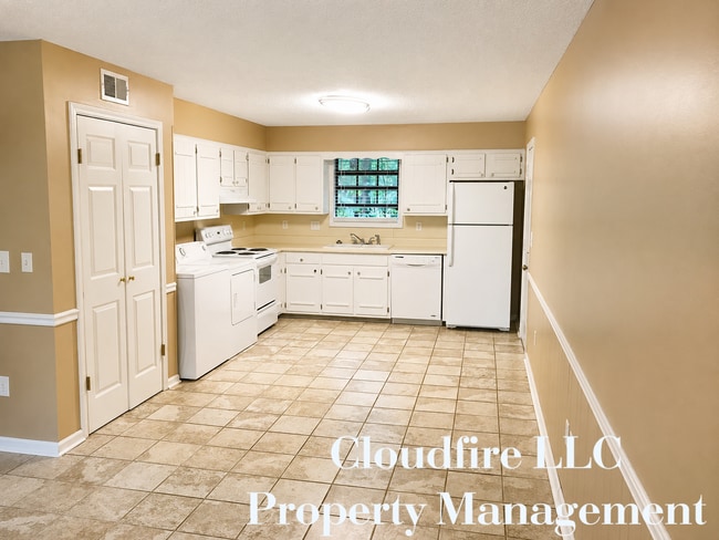 Photo - 220 James Cir Unit 220