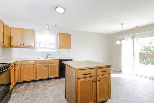 Photo - 457 Sable Chase